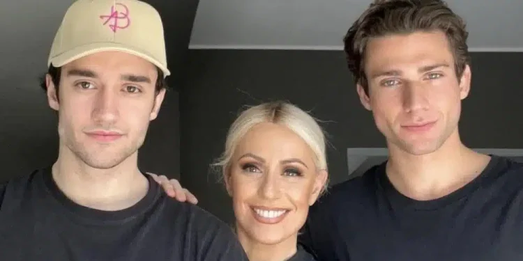 Οι κούκλοι γιοι της Μαρίας Μπακοδήμου, Νικήτας και Άρης στο γυμναστήριο με τον πατέρα τους