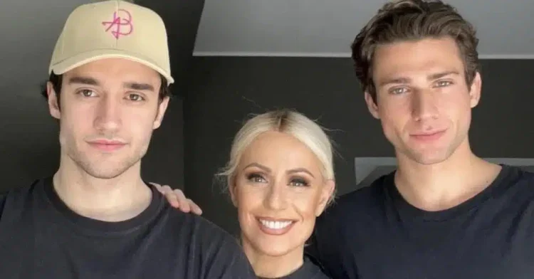 Οι κούκλοι γιοι της Μαρίας Μπακοδήμου, Νικήτας και Άρης στο γυμναστήριο με τον πατέρα τους