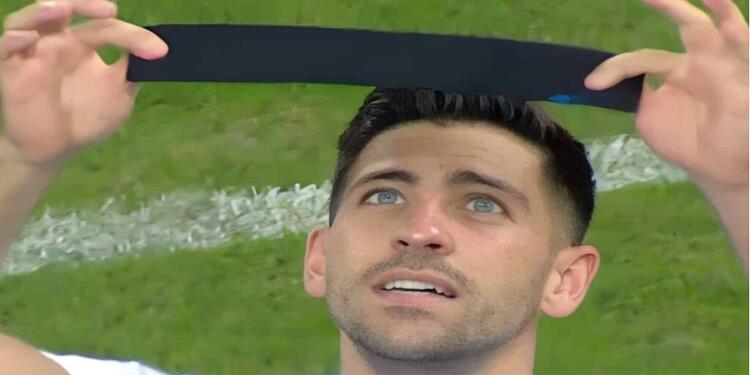 Εθνική Ελλάδος: Αφιέρωσε το γκολ στον Τζόρτζ Μπάλντοκ ο Τάσος Μπακασέτας – Φίλησε το μαύρο περιβραχιόνιο και κοίταξε τον ουρανό