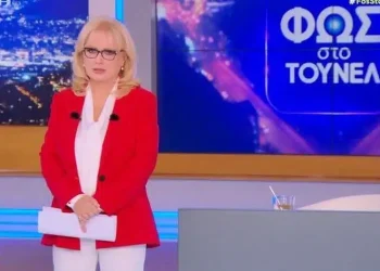 «Φως στο Τούνελ»: Η Αγγελική Νικολούλη έβαλε το… κόκκινο σακάκι και έγινε χαμός – O λόγος που επέλεξε αυτό το χρώμα