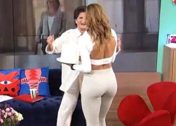 Μπούκαρε στην ΕΡΤ με λευκό κολάν και όλοι τα… έχασαν (ΒΙΝΤΕΟ)