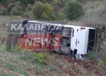 Θρίλερ στα Καλάβρυτα: Ανετράπη λεωφορείο που μετέφερε μαθητές