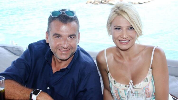 Αν την έβλεπε ο Λιάγκας, θα είχαν παντρευτεί ξανά: Η Φαίη Σκορδά με νυφικό είναι σκέτη κουκλάρα (photo)