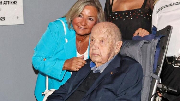«Άκουσε αυτό που ήθελε, κάνει ένα “αααχ” και ξεψύχησε» – Αποκαλυπτική η σύζυγος του Μίμη Πλέσσα μετά τον θάνατό του