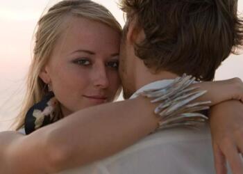 Εξομολόγηση συζύγου: «Αγαπώ τον σύζυγό μου αλλά έχω παράλληλες σχέσεις – Γιατί οι άνθρωποι δεν μπορούν να δεχτούν ότι έχω έναν ανοιχτό γάμο;»