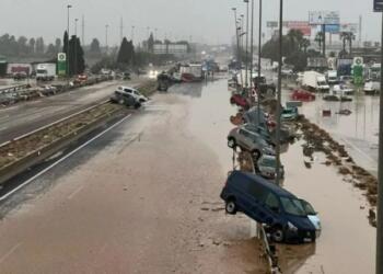 Τι είναι το σπάνιο φαινόμενο «ψυχρό σταγονίδιο» που βύθισε τη Βαλένθια κάτω από τη λάσπη και το νερό