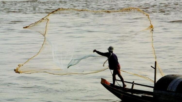 Ασύλληπτο περιστατικό στο Πήλιο: Ψαράς έπιασε με τα δίχτυα του δύτη, χωρίς τις αισθήσεις του, και τον ξαναπέταξε μέσα!
