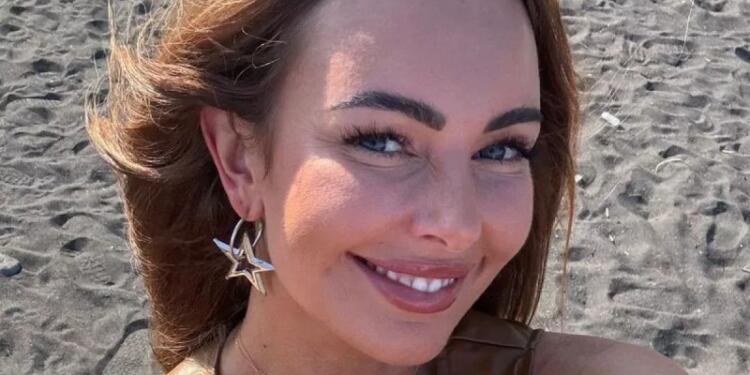 «Το να μοιράζομαι τον σύζυγό μου δυνάμωσε τον γάμο μας – Εγώ είμαι αυτή που το πρότεινα»