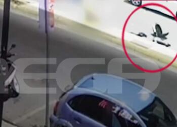 Βίντεο-σοκ: Η στιγμή που μηχανή γίνεται χαλκομανία στη Μιχαλακοπούλου – Νεκρός ο 31χρονος οδηγός