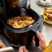 Παγκόσμιος συναγερμός για τα Air Fryer: «Μας ακούνε και κλέβουν προσωπικά δεδομένα»
