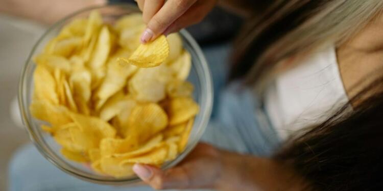 ΕΦΕΤ: Ανακαλεί γνωστά πατατάκια – Βρέθηκαν κομμάτια γυαλιού