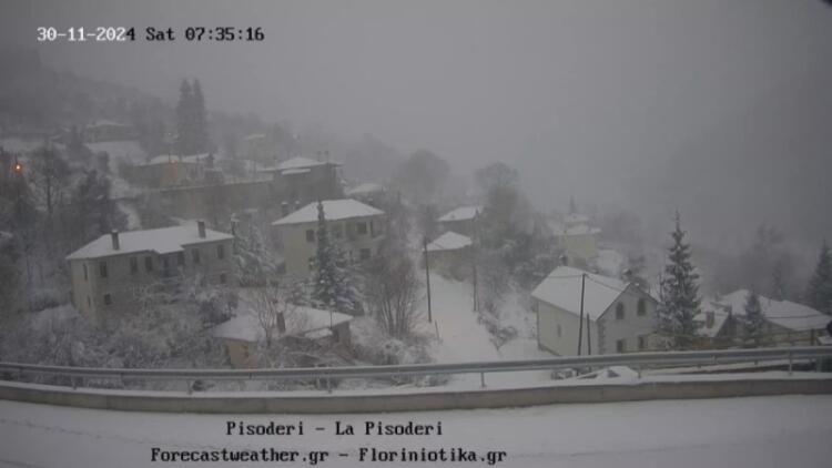 Επελαύνει η κακοκαιρία Bora: Ντύθηκε στα λευκά η Φλώρινα – Στους 25 πόντους έφτασε το χιόνι