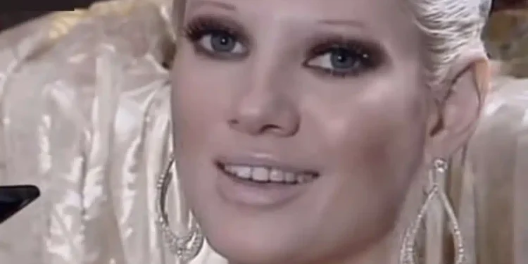 Έφη Θώδη: Μαθαίνει κλαρίνο στη Τζούλια Αλεξανδράτου