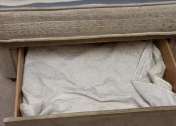 Μητέρα φυλάκιζε την κόρη της σε συρτάρι για 3 χρόνια – «Έζησε έναν ζωντανό θάνατο»