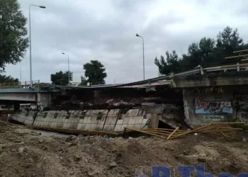 Κατέρρευσε η γέφυρα του Δενδροποτάμου στη Θεσσαλονίκη από την έντονη βροχόπτωση