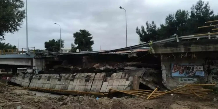 Κατέρρευσε η γέφυρα του Δενδροποτάμου στη Θεσσαλονίκη από την έντονη βροχόπτωση