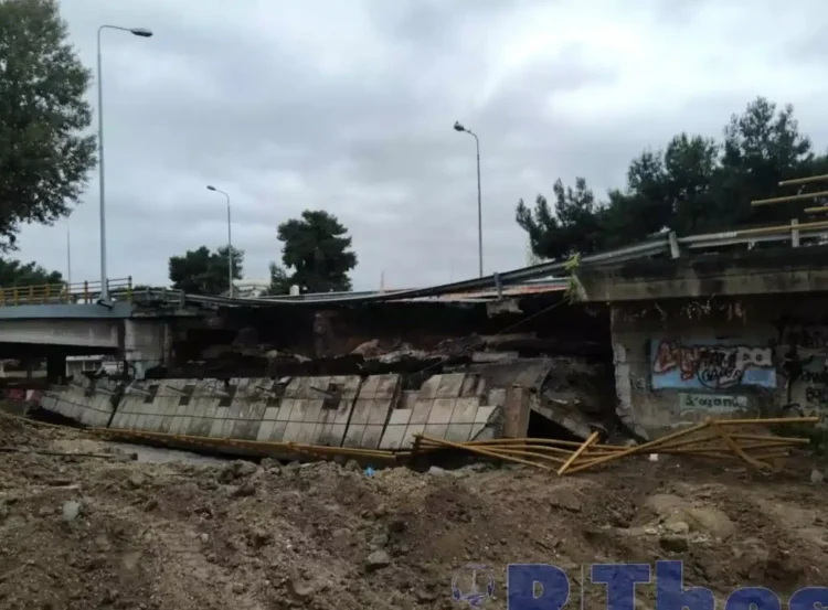 Κατέρρευσε η γέφυρα του Δενδροποτάμου στη Θεσσαλονίκη από την έντονη βροχόπτωση