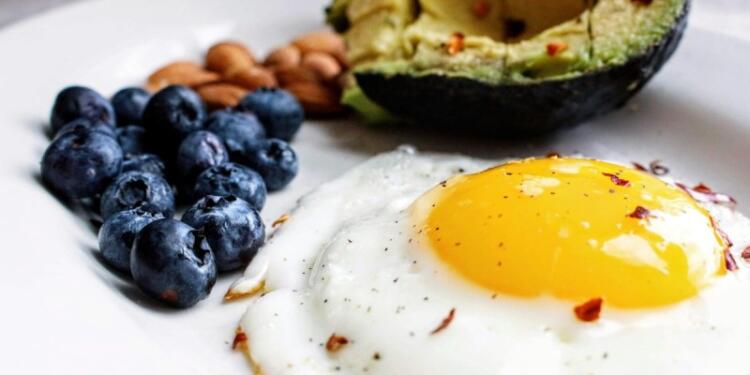 Τέλος στη χοληστερίνη: Η δίαιτα που θα τη μειώσει φυσικά