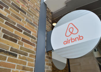Τα πάνω κάτω στα Airbnb: Έρχονται τεράστια προστίματα
