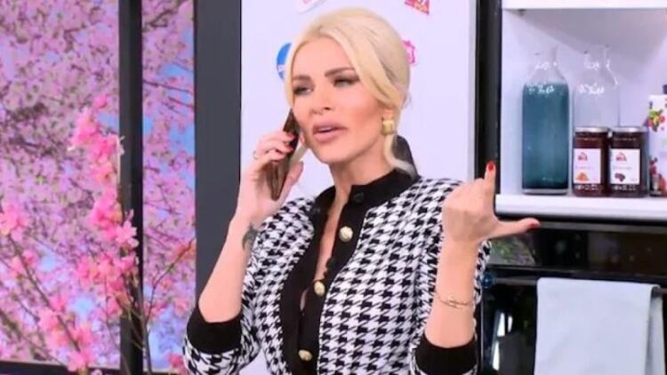 Αμηχανία για την Κατερίνα Καινούργιου: «Αγάπη μου, έχω εκπομπή, δεν με έχεις δει ποτέ;»