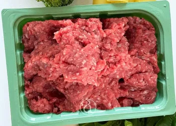 Τελικά πρέπει να πλένουμε το κρέας πριν το μαγειρέψουμε;