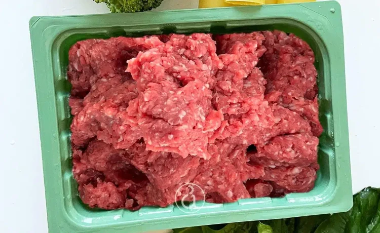 Τελικά πρέπει να πλένουμε το κρέας πριν το μαγειρέψουμε;