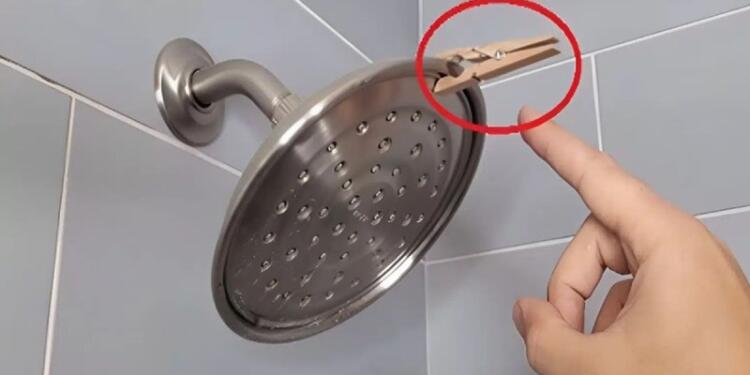 Το γνωρίζατε; Τι σημαίνει αν ο σύντροφός σας αφήσει ένα μανταλάκι κρεμασμένο στο ντους