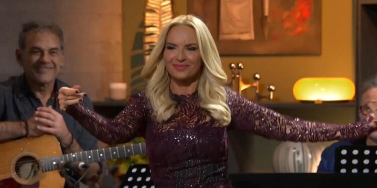 «Ντροπή, ντροπή»: Σάστισαν μόλις είδαν την Μπεκατώρου να χορεύει τσιφτετέλι, οι εντυπωσιακές φιγούρες της (video)