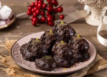 Συνταγή: Μελομακάρονα με σοκολάτα από την Αργυρώ Μπαρμπαρίγου