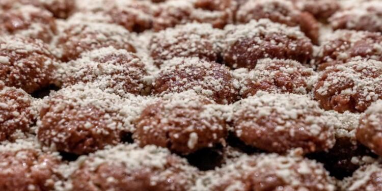 Τα 3 λάθη που κάνετε στα μελομακάρονα και βγαίνουν σαν πέτρα