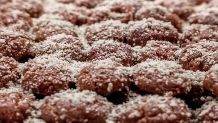 Τα 3 λάθη που κάνετε στα μελομακάρονα και βγαίνουν σαν πέτρα