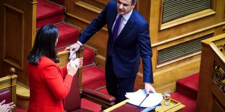 Εσπευσμένη αποχώρηση του Κυριακού Μητσοτάκη από τη Βουλή