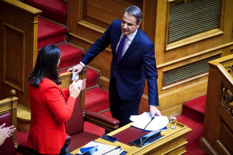 Εσπευσμένη αποχώρηση του Κυριακού Μητσοτάκη από τη Βουλή