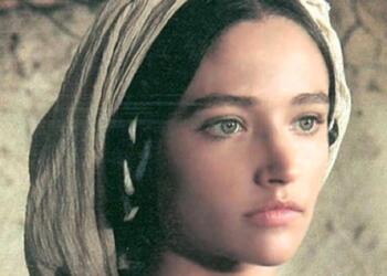 Πέθανε η Ολίβια Χάσεϊ – Είχε υποδυθεί την Παναγία στη σειρά «Ο Ιησούς από τη Ναζαρέτ»