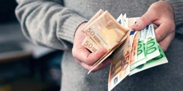 Μπαράζ πληρωμών μέσα σε δύο εβδομάδες: Πότε μπαίνουν Δώρο Χριστουγέννων και επίδομα θέρμανσης