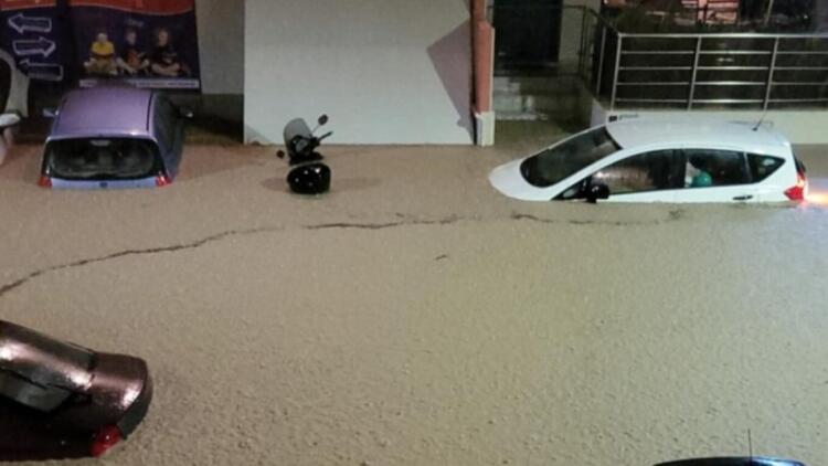 Έγινε… Βαλένθια η Ρόδος: Εγκλωβισμένοι από τις πλημμύρες, βυθισμένα αμάξια και απαγόρευση κυκλοφορίας