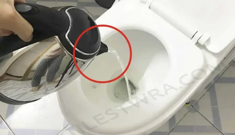 Με το που μπείτε σε δωμάτιο ξενοδοχείου βράστε νερό και ρίξτε το αμέσως στη τουαλέτα