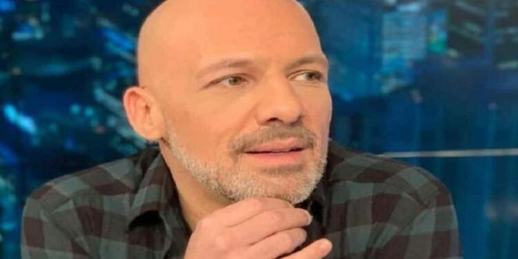 Παντρεύεται ο Νίκος Μουτσινάς – Η δημόσια πρόταση στον αέρα της εκπομπής