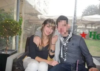 Αγνώριστη η Ιωάννα Τούνη: Δείτε τη μαθήτρια πριν τις πλαστıκές, καίεı φωτογραφίες