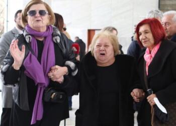 Κηδεία Ιάσονα Τριανταφυλλίδη – Τραγική φιγούρα η μητέρα του – «Τα τελευταία του λόγια ήταν ”μαμά μου σε αγάπησα πολύ”»