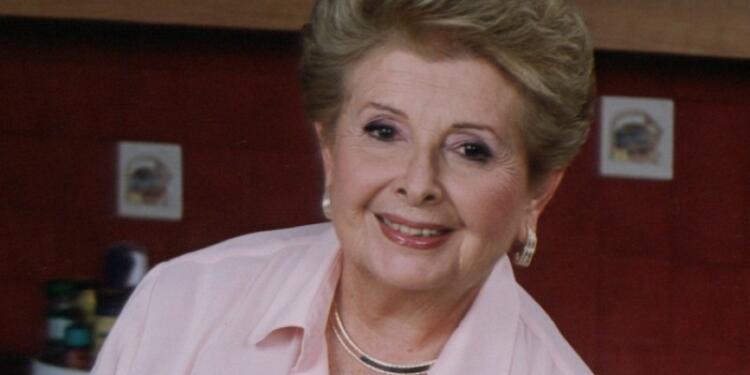 Ουδείς αχαριστότερος του ευεργετηθέντος: Μνημόσυνο με 8 άτομα για τη Βέφα Αλεξιάδου!