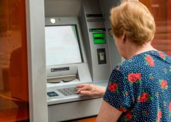 Συντάξεις: Ποιοι πάνε ταμείο σήμερα (30/01); 13ος και 14ος μισθός σε Δημόσιο και συνταξιούχους: Τα επόμενα βήματα