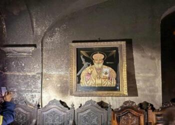 Πυρκαγιά στη Μητρόπολη του Αγίου Νικολάου στον Αστακό – Έμεινε άθικτη η εικόνα του Αγίου