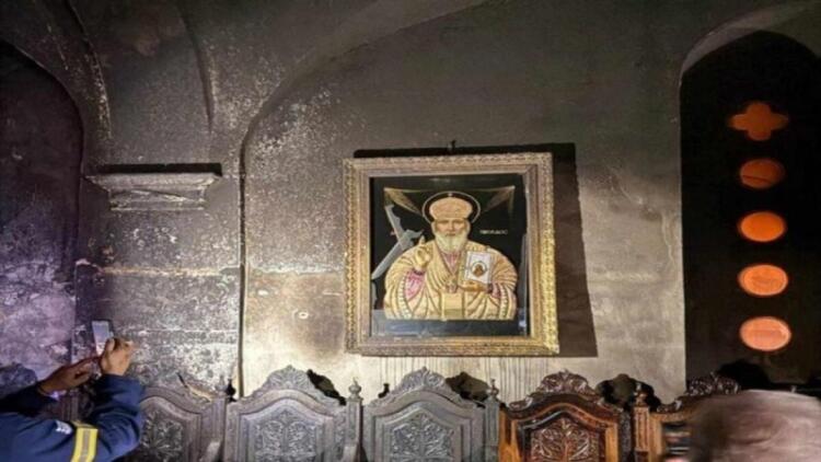 Πυρκαγιά στη Μητρόπολη του Αγίου Νικολάου στον Αστακό – Έμεινε άθικτη η εικόνα του Αγίου