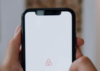 Airbnb: Έρχονται πρόστιμα ύψους 20.000 ευρώ – Τα SOS για βραχυχρόνιες μισθώσεις