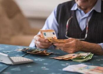 Αναδρομικά: Μοιράζονται 8.556 ευρώ σε συνταξιούχους – Οι δικαιούχοι