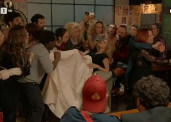 Τραγική ξανά η ΕΡΤ: «Έκοψε» σκηνή από το Αρχελάου 5 που άφηνε υπαινιγμούς για τα Τέμπη!