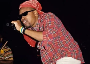 ΗΠΑ: Γνωστός τραγουδιστής βρέθηκε ξυλοκοπημένος μέχρι θανάτου μέσα στο αυτοκίνητο του