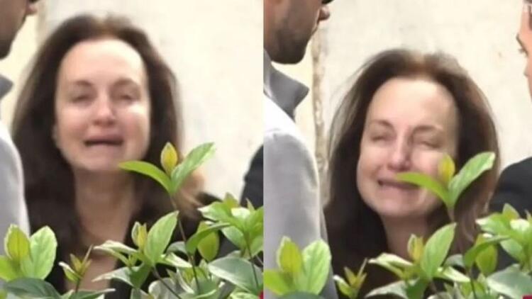 Κηδεία Μίμη Δομάζου: «Κατέρρευσε» η κόρη του, Ευαγγελία έξω από τη Μητρόπολη Αθηνών