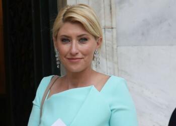 «Έγκυος λίγων εβδομάδων»: Η Σία Κοσιώνη πόσταρε φωτογραφία με την φουσκωμένη κοιλιά!